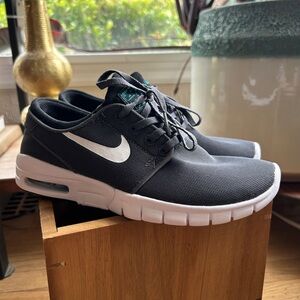 Nike Kids/Womens Gray/White Athletic Sneakers - Janowski Nike SB Air Max